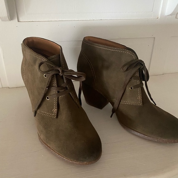 Clark’s leather upper, lace up dark olive suede. Women’s booties, ankle chunky - Picture 11 of 13